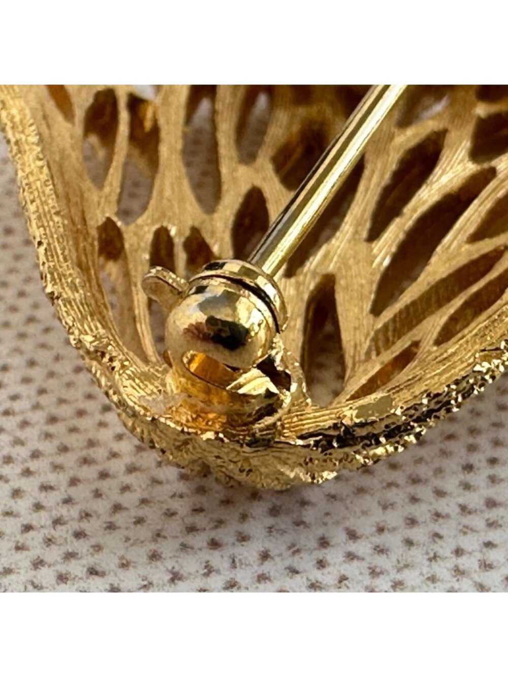 Crown Trifari Gold Tone Mushroom Brooch Openwork Textured Signed 1960s - Picture 6 of 8